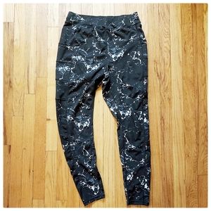 3/$30 Pop Fit Black And White Athleisure Leggings